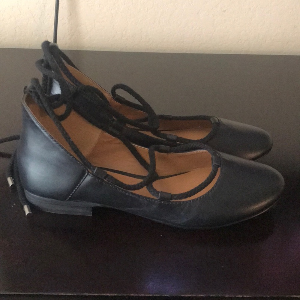 Kelsi Dagger flats!  Size 7
